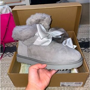 W Gita Bow Mini. Size 9 women’s. Worn once. Still has original box.